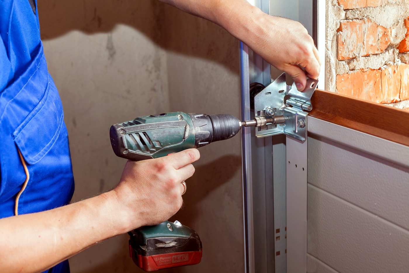 Garage door maintenance against Phoenix dust