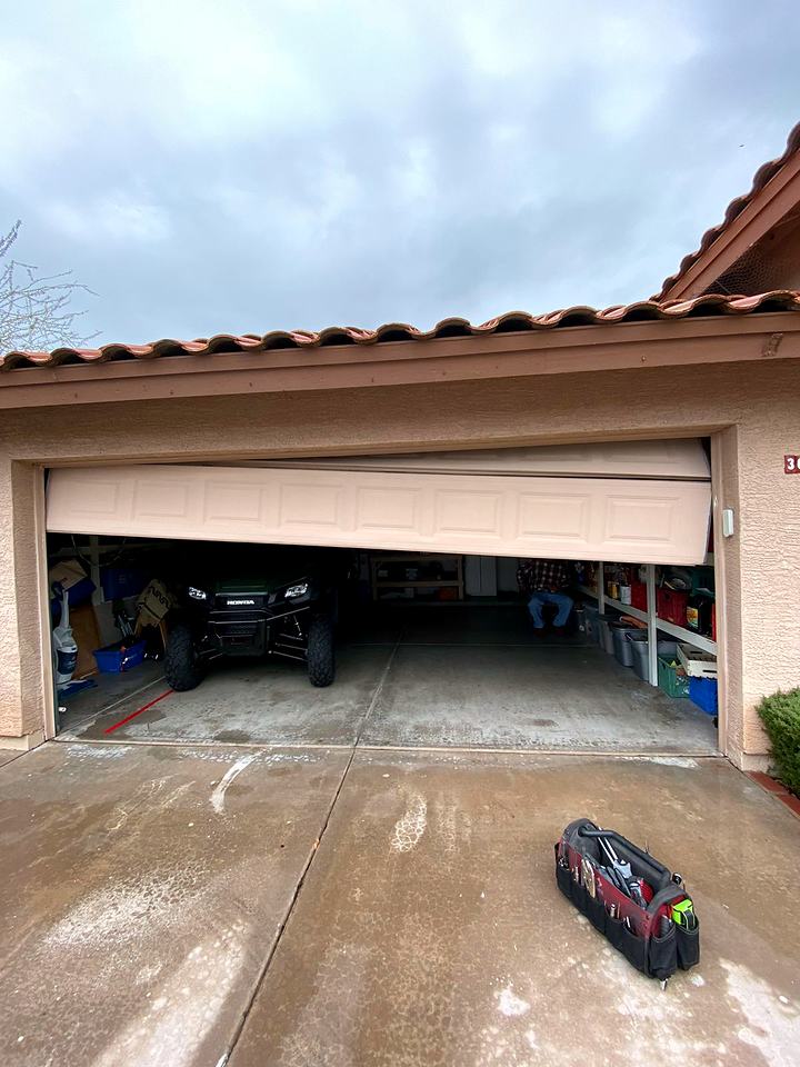 Garage door repair service in Tempe Phoenix Arizona &mdash; CallOrange technician on site
